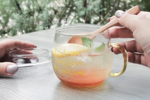 20251110【DWA】温かいのも冷たいのもいけるスプーン付きのマグ